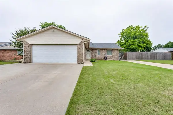 817 SE 9th Street, Moore, OK 73160