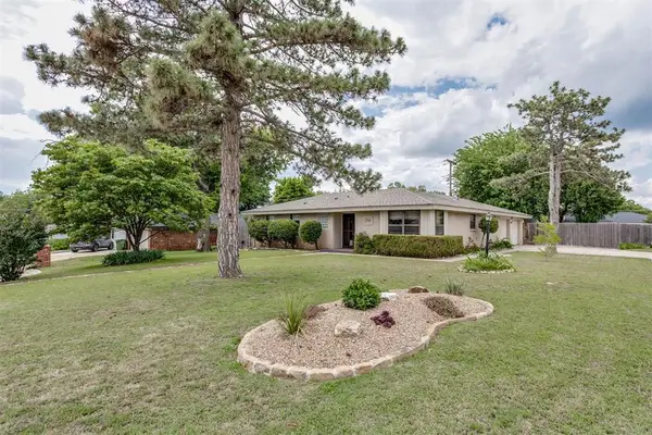704 Vick Circle, Yukon, OK 73099