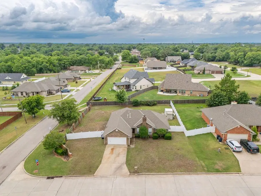 1800 Henson Court, Shawnee, OK 74804 - #3