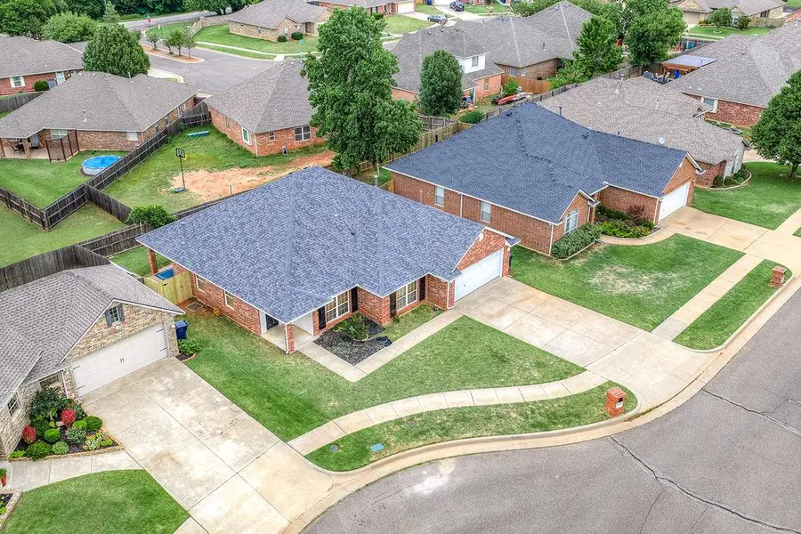 11017 NW 107th Circle, Yukon, OK 73099 - #2