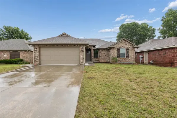 512 S Castle Ridge Lane, Mustang, OK 73064