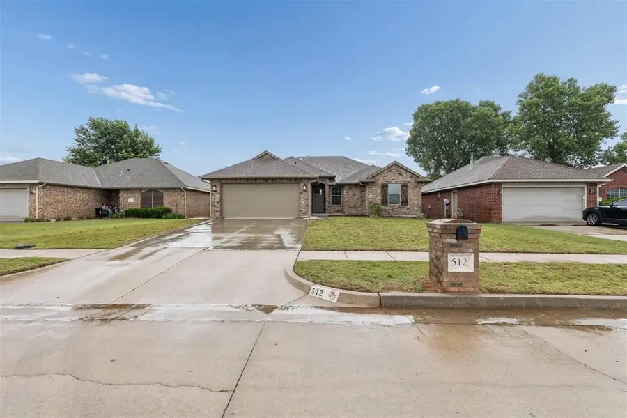 512 S Castle Ridge Lane, Mustang, OK 73064 - #2