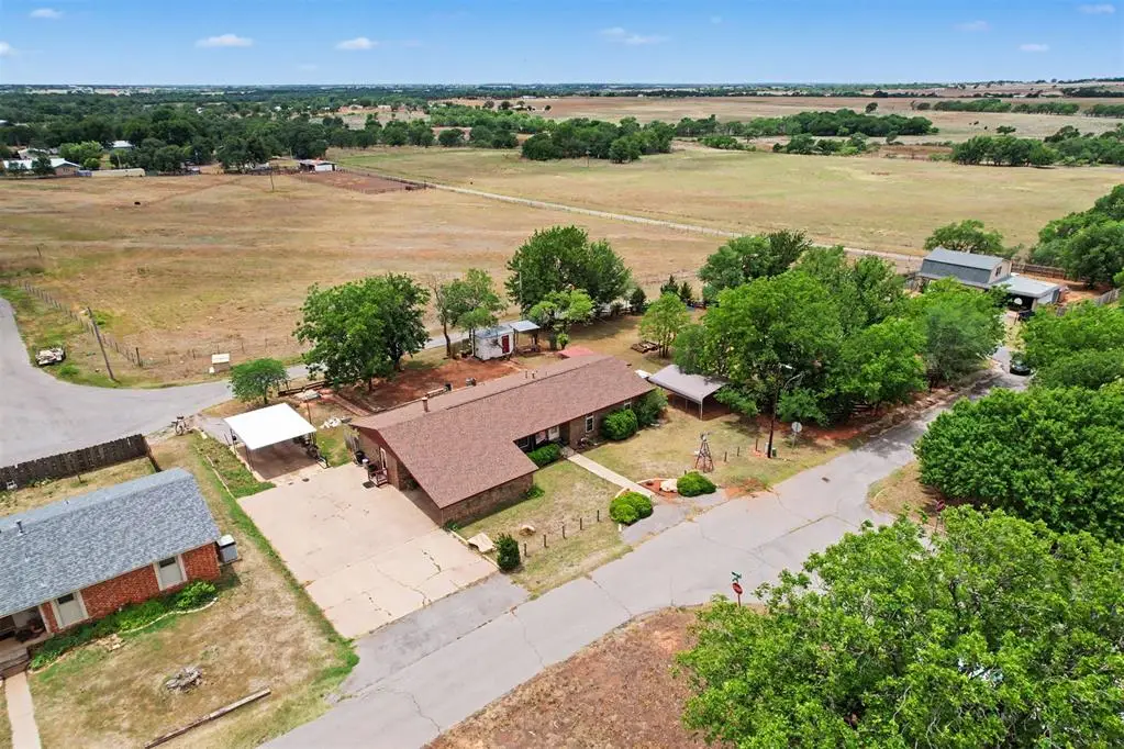 502 W Enterprise Avenue, Sayre, OK 73662 - #1