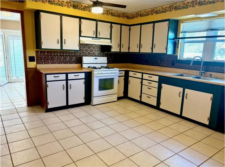 501 N Windle Street, Granite, OK 73547 - #3