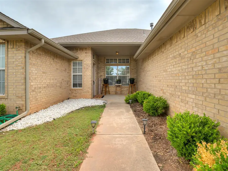 404 S Pointe Lane, Mustang, OK 73064 - #3