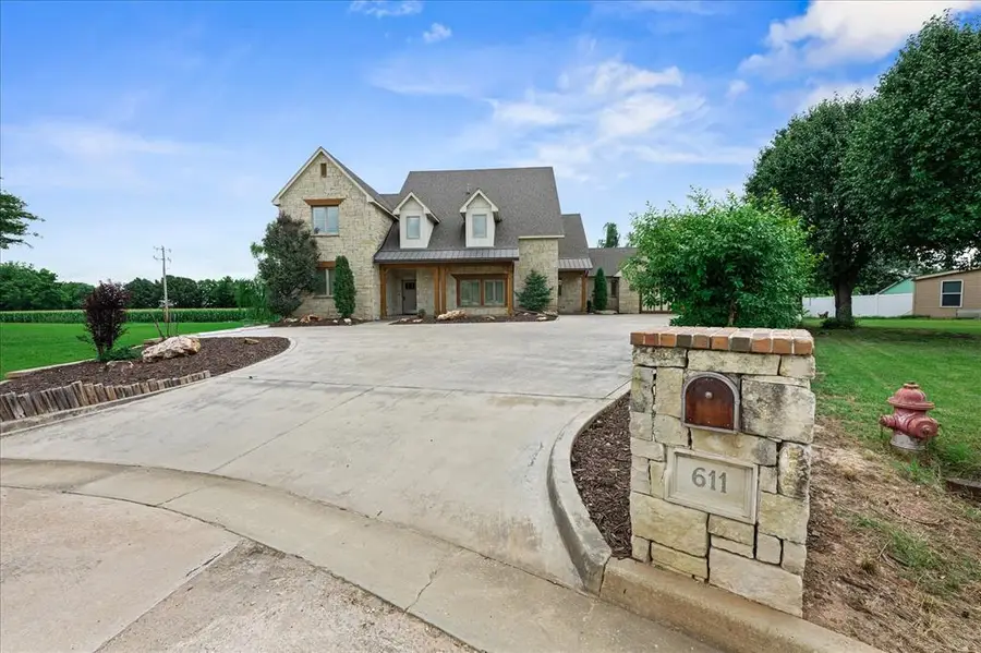 611 Pool Court, Shawnee, OK 74801 - #3