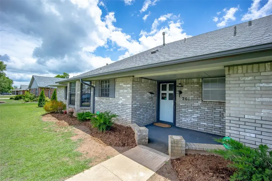 201 E Chicago Street, Shawnee, OK 74804 - #3