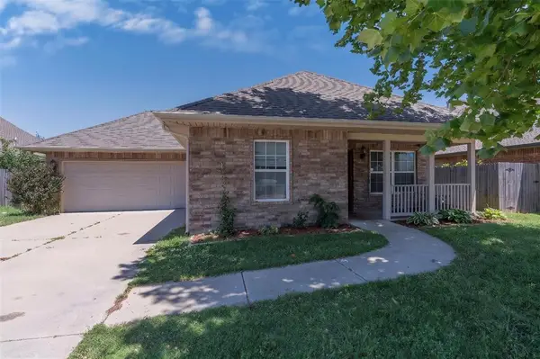 913 SW 16th Street, Moore, OK 73160