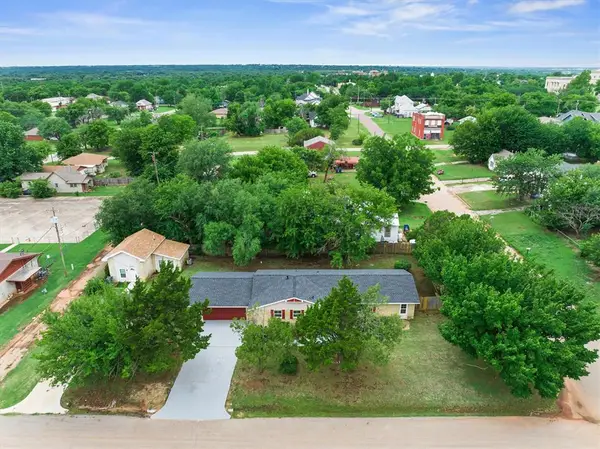 1223 E Vilas Avenue, Guthrie, OK 73044