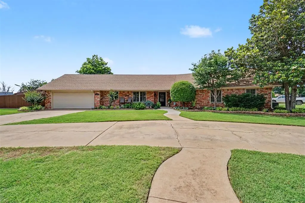 612 Cambridge Drive, Altus, OK 73521 - #1