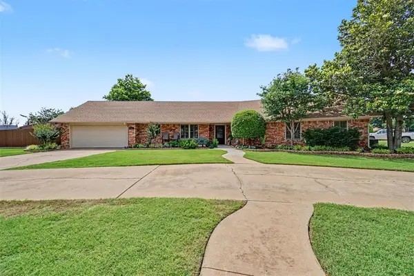 612 Cambridge Drive, Altus, OK 73521