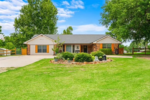 8921 Bobwhite Road, Yukon, OK 73099