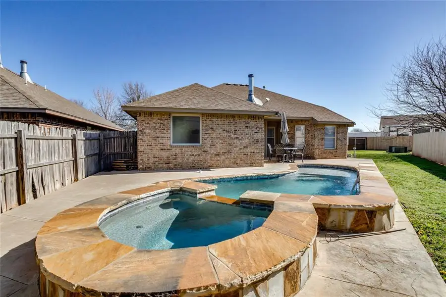 202 N Westminster Way, Mustang, OK 73064 - #2