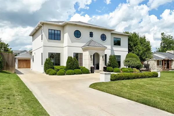 1115 Park Manor Street, Nichols Hills, OK 73116