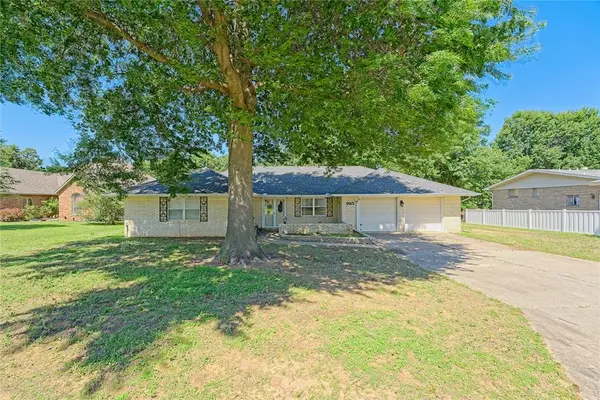 985 N Hampton Road, Harrah, OK 73045