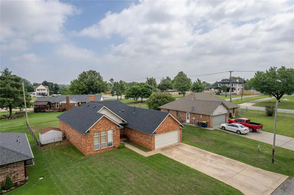 1323 E Oak Street, El Reno, OK 73036 - #1