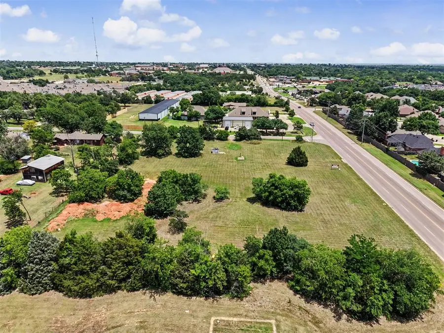 109 E Memorial Road, Edmond, OK 73114 - #2