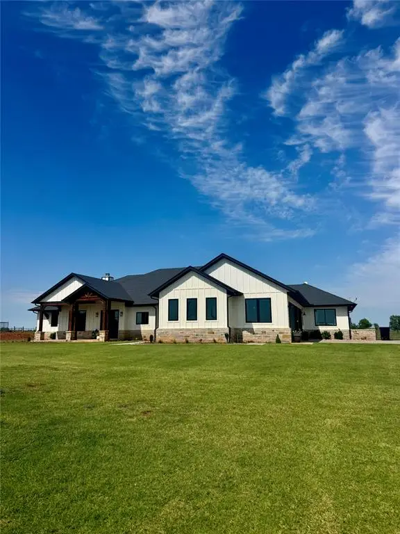 26244 SW 868 Road, Cashion, OK 73016