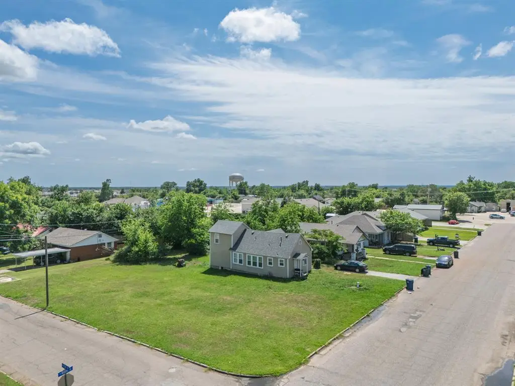 401 W Midland Street, Shawnee, OK 74804 - #1