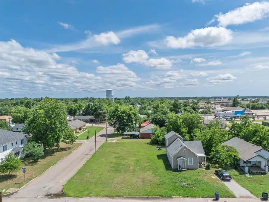 401 W Midland Street, Shawnee, OK 74804 - #2