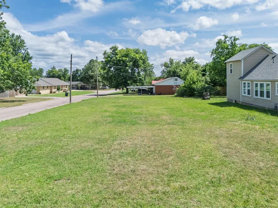 401 W Midland Street, Shawnee, OK 74804 - #3