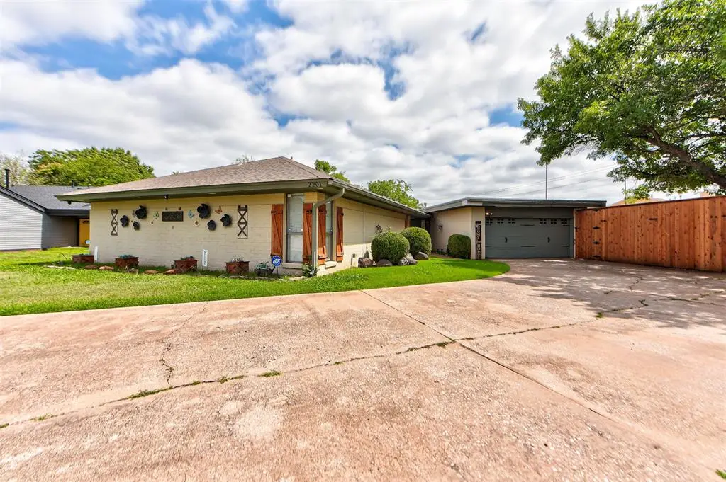 2201 NW 118th Terrace, Oklahoma City, OK 73120 - #1