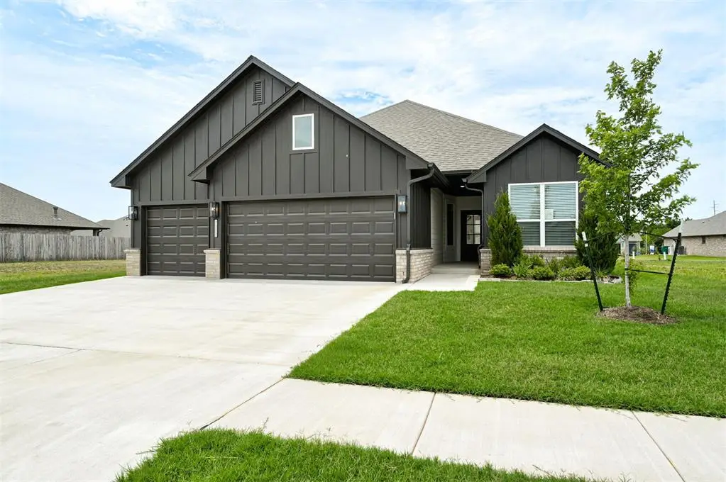 7713 Wilshire Woods Drive, Yukon, OK 73099 - #1