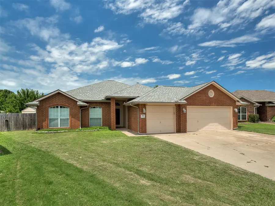 901 SE 37th Street, Moore, OK 73160 - #2