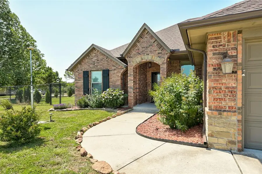 2133 E Sooner Road, Tuttle, OK 73089 - #2