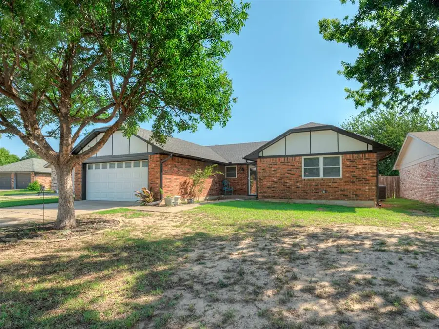 907 Ranchoak Court, Yukon, OK 73099 - #2