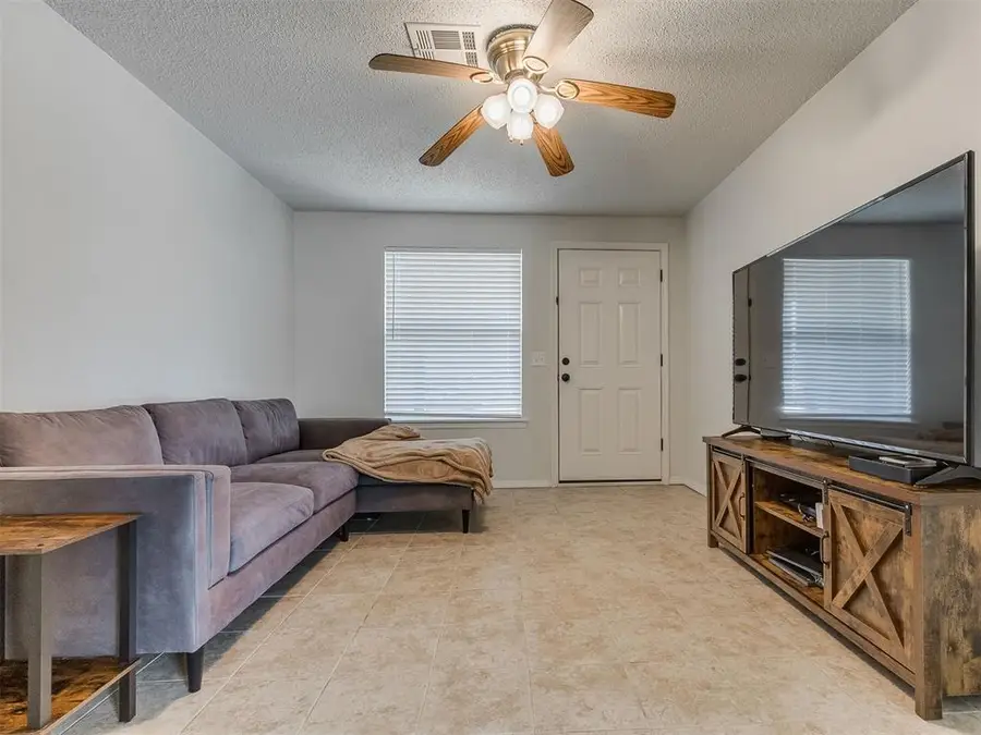 633 SW 10th Street, Moore, OK 73160 - #3