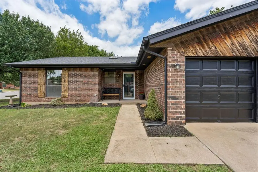 803 Hawthorne Lane, Edmond, OK 73003 - #2