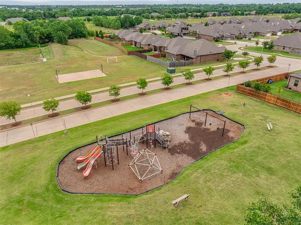 1305 N Storybrook Street, Mustang, OK 73064