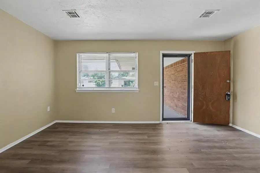 644 W Main Street, Moore, OK 73160 - #2