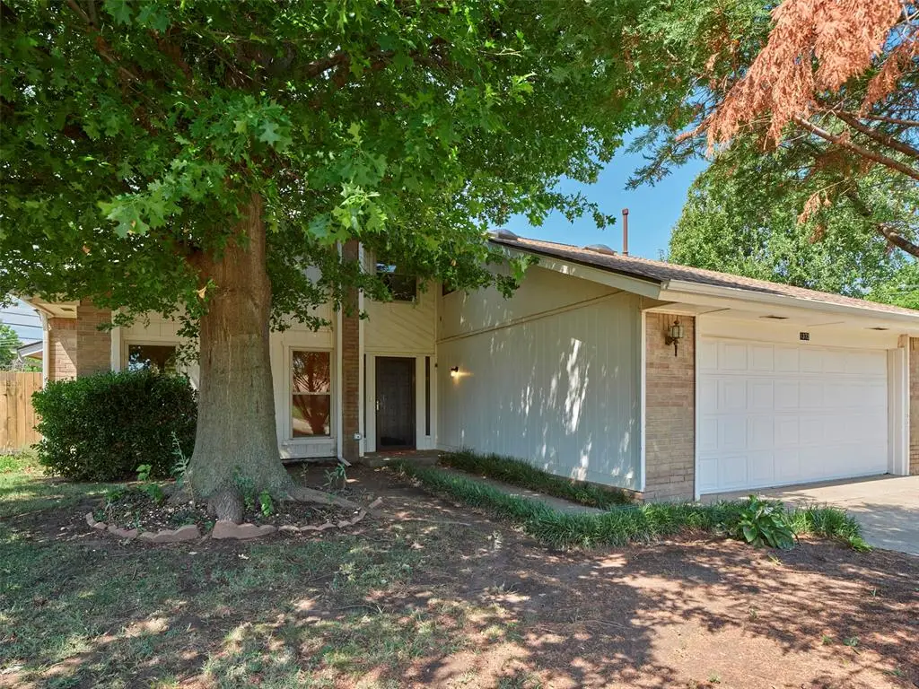 1372 W Cedarbrook Lane, Moore, OK 73170 - #1