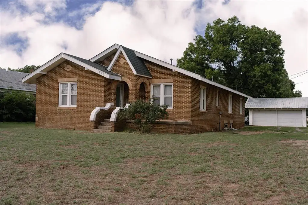 317 W 4th Street, Erick, OK 73645 - #1