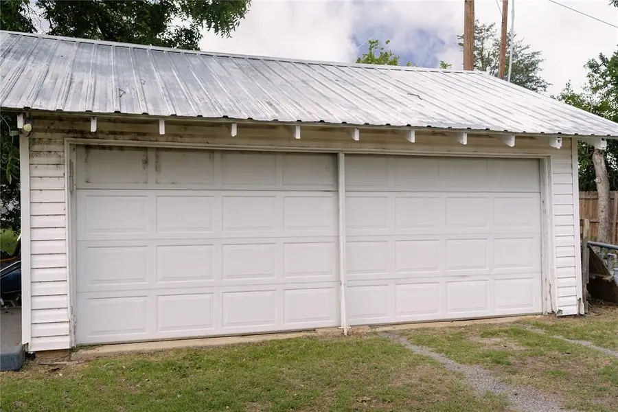 317 W 4th Street, Erick, OK 73645 - #3