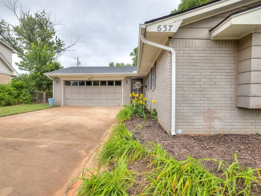 637 E 27th Street, Edmond, OK 73013 - #3