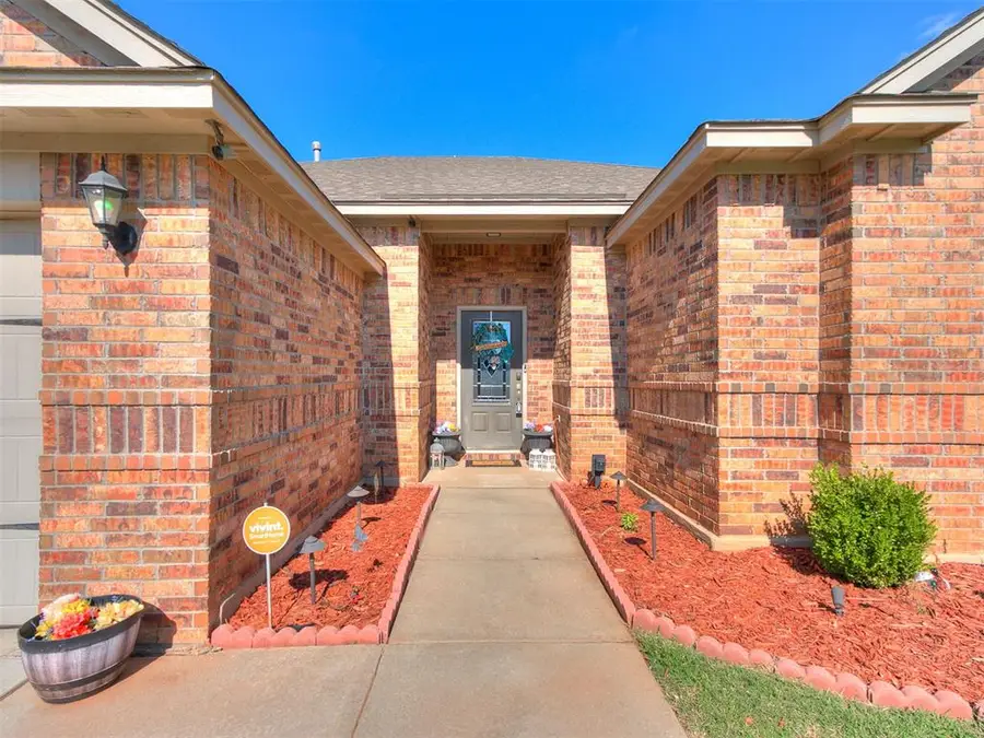 3208 Brookstone Lakes Drive, Yukon, OK 73099 - #3