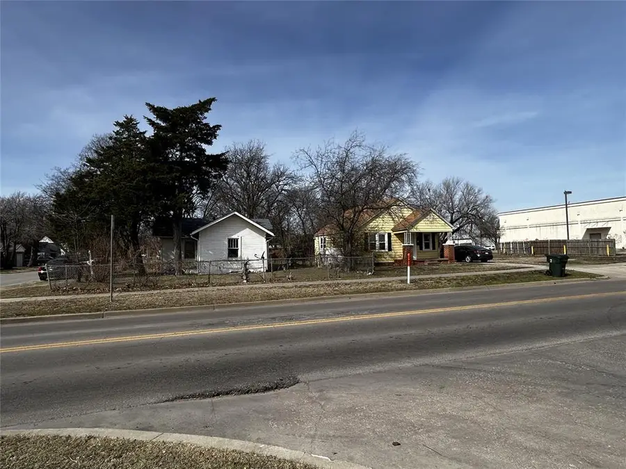 128 S Flood Avenue, Norman, OK 73069 - #3