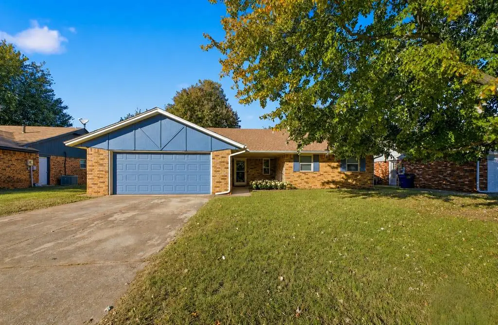 913 W Churchill Way, Mustang, OK 73064 - #1