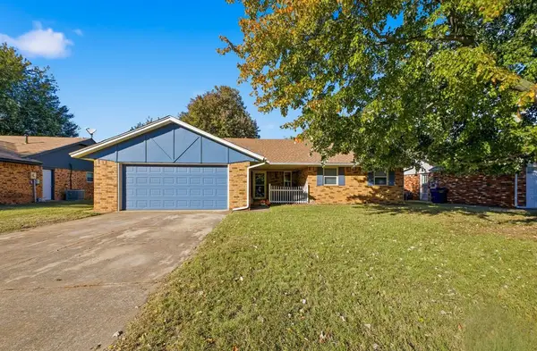 913 W Churchill Way, Mustang, OK 73064