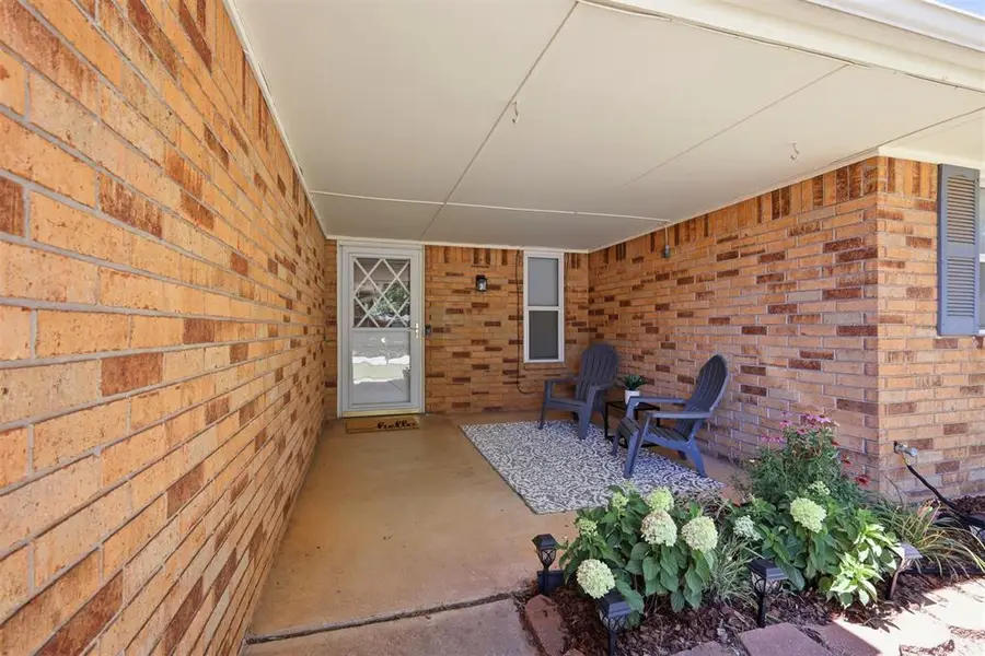 913 W Churchill Way, Mustang, OK 73064 - #3