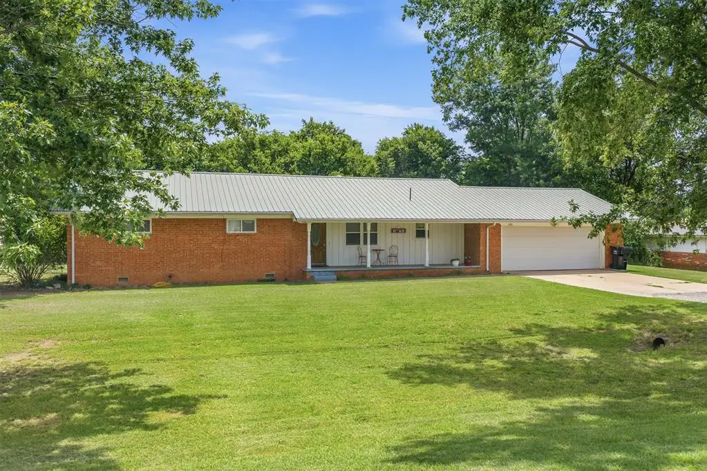602 N Main Street, Elmore City, OK 73433 - #1