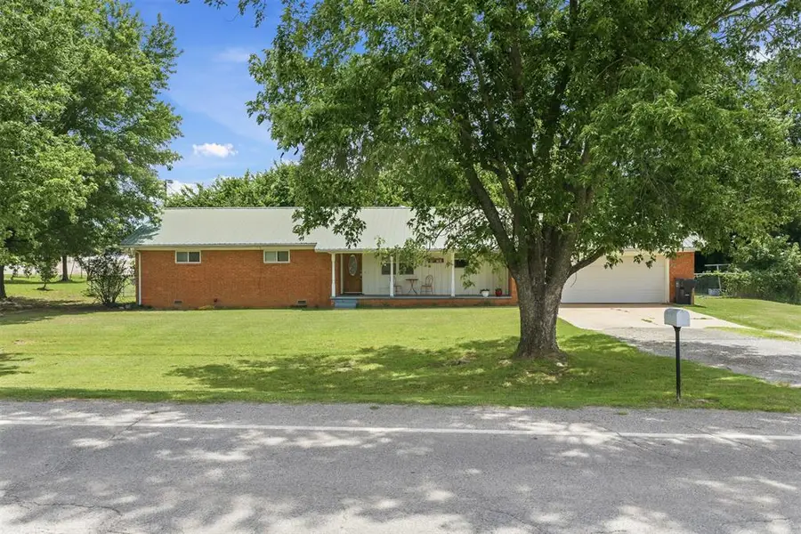 602 N Main Street, Elmore City, OK 73433 - #2
