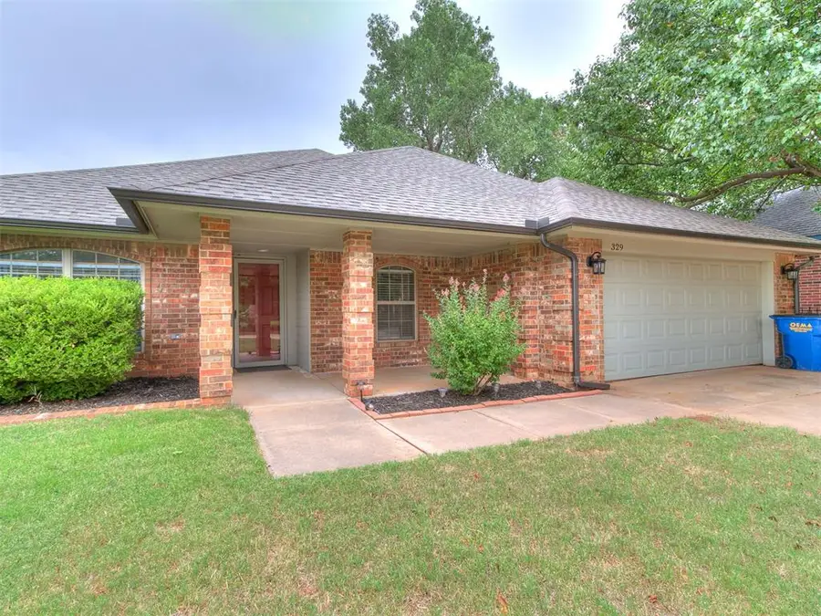329 E Twelve Oaks Terrace, Mustang, OK 73064 - #2