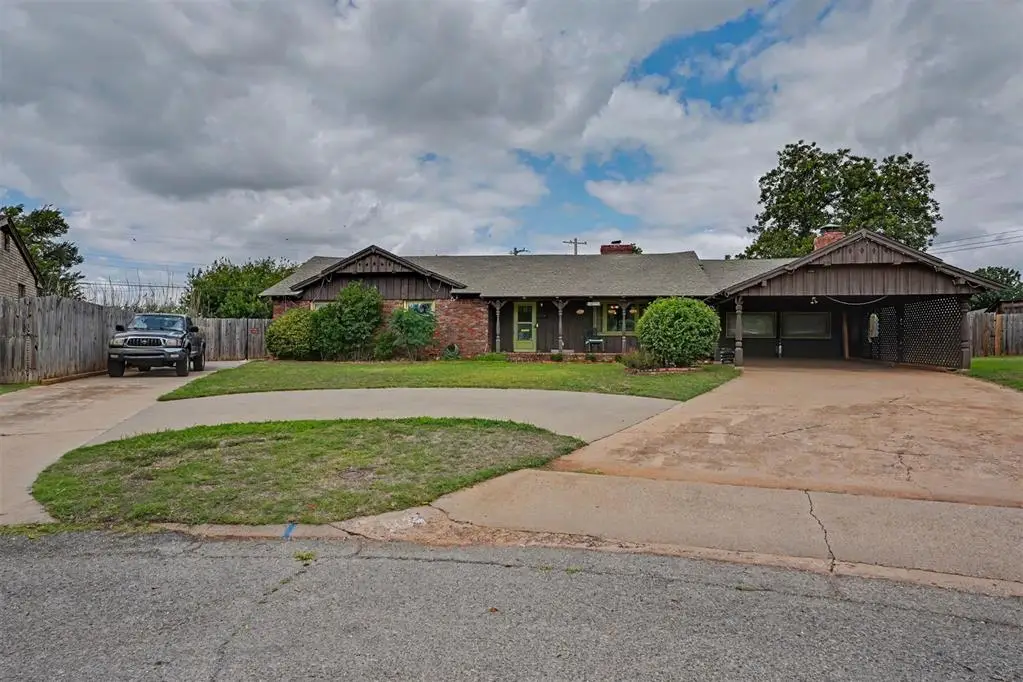 1034 Circle Drive, Clinton, OK 73601 - #1