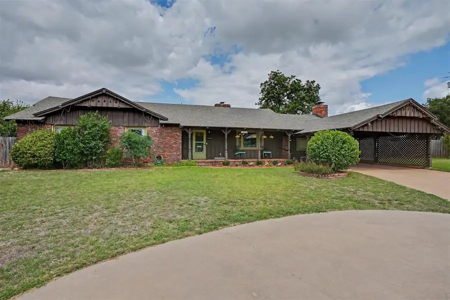 1034 Circle Drive, Clinton, OK 73601 - #3