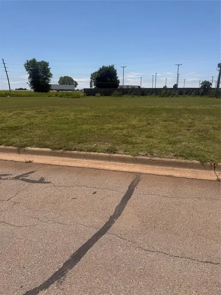 Willow Street, Elk City, OK 73644 - #1