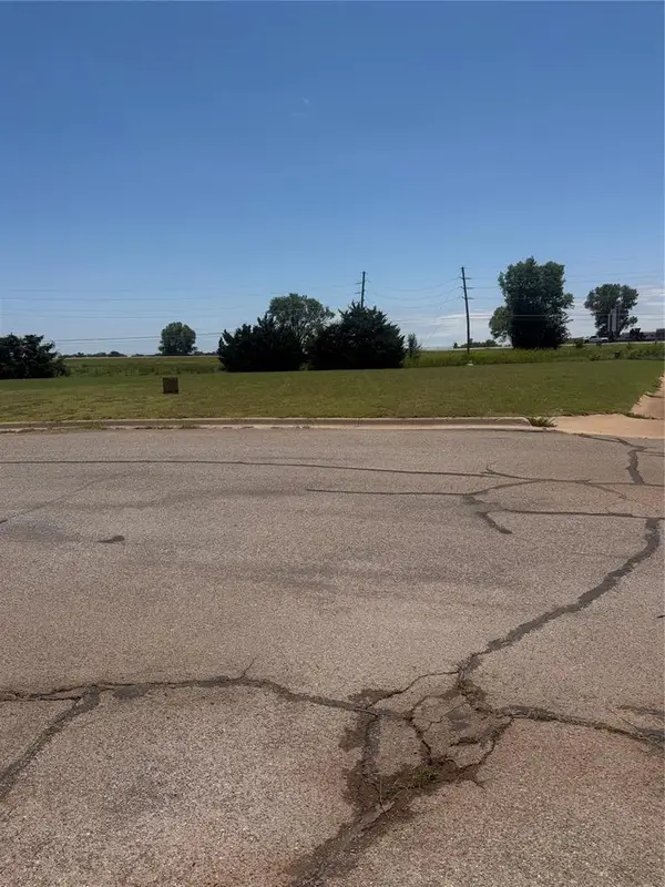 Willow Street, Elk City, OK 73644